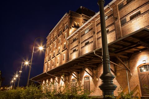 ps-speicher-hauptgebäude-bei-nacht