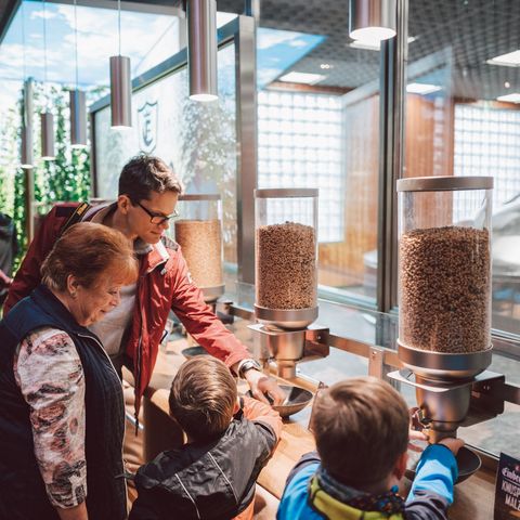 Probieren geht über Studieren – Probierstation bei der Brauereibesichtigung.