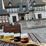Bierprobe im Brodhaus Einbeck mit Sicht auf das Alte Rathaus