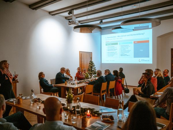 Erster Tourismusstammtisch in Einbeck mit Vertretern der Hotellerie, Gatronomie, Leistungsträgern und der Kommunalpolitik 