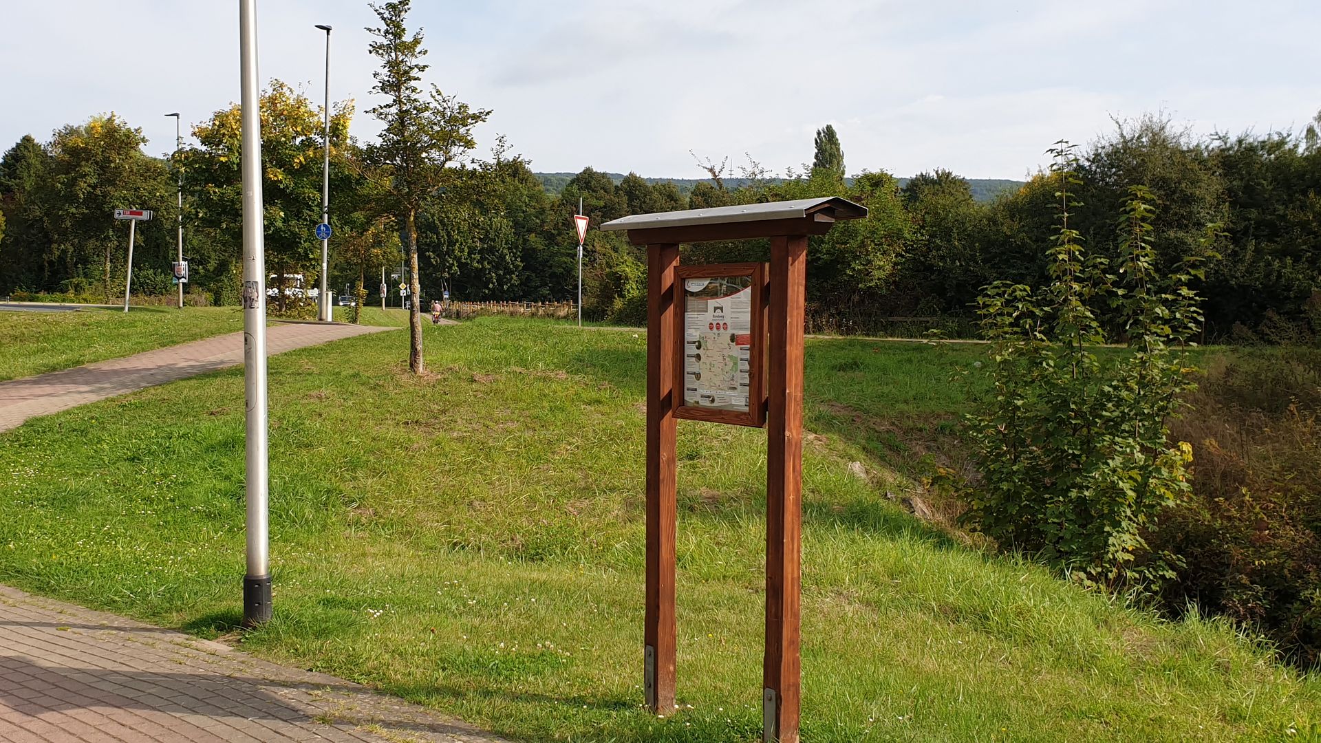 radrundweg-bruecken-und-grenzen-startpunkt-vitrine