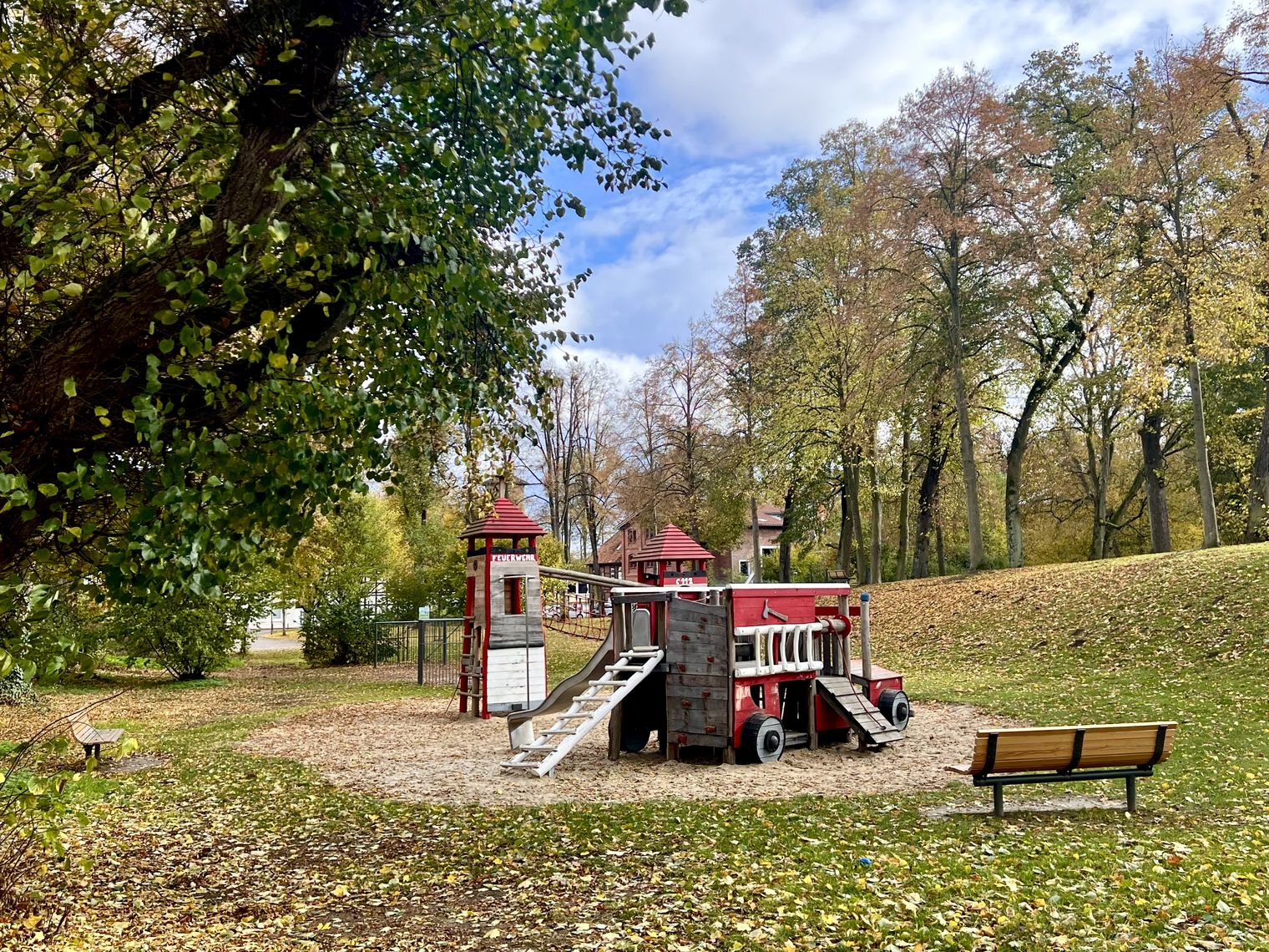 Spielplatz Krähengraben in Einbeck im Herbst